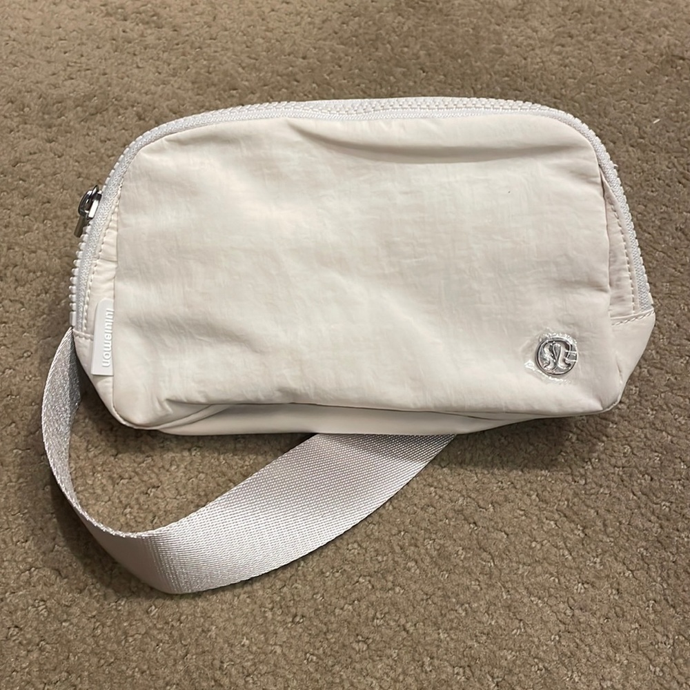 LuluLemon everywhere belt bag
